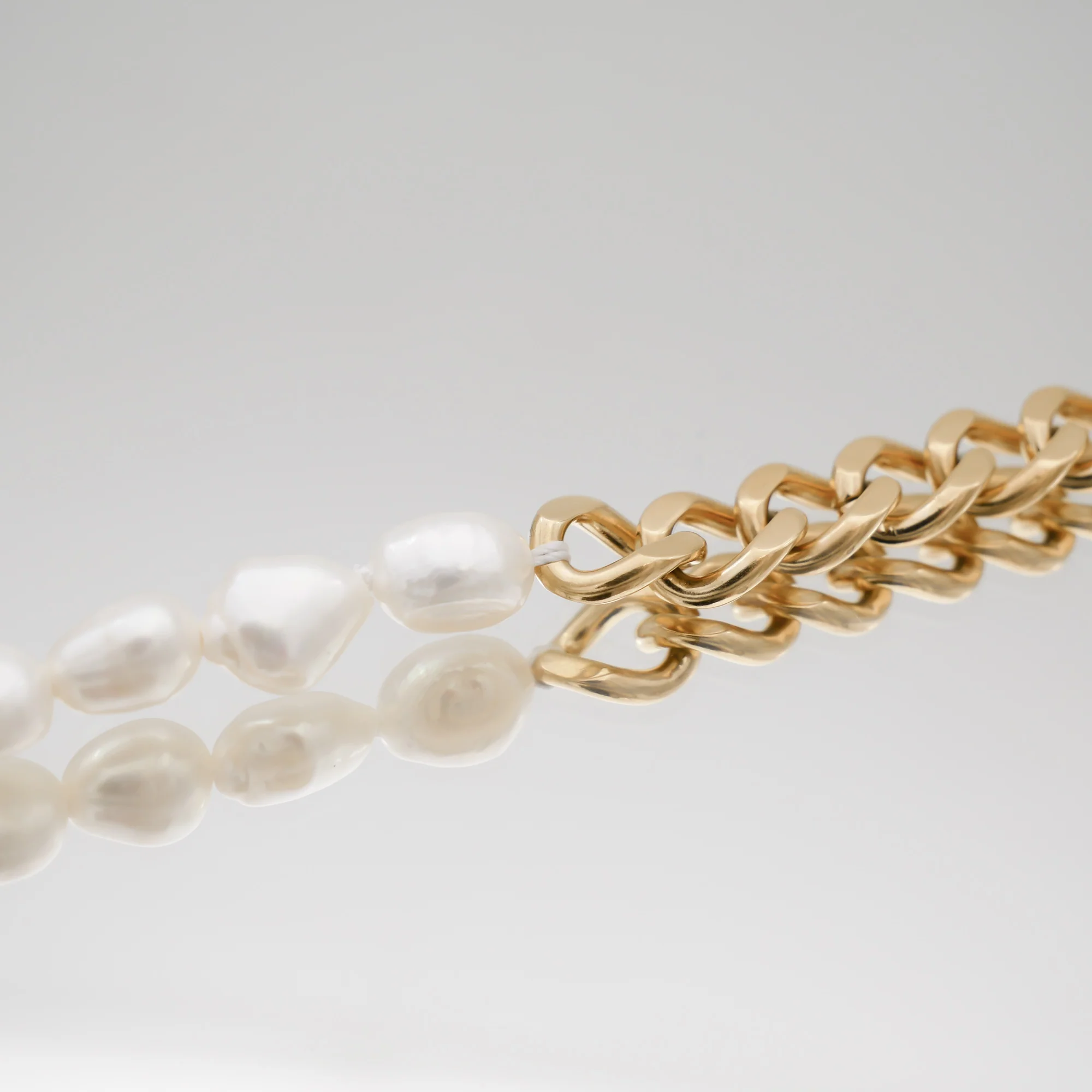 Amaia Pearl Contrast Necklace - Image 4