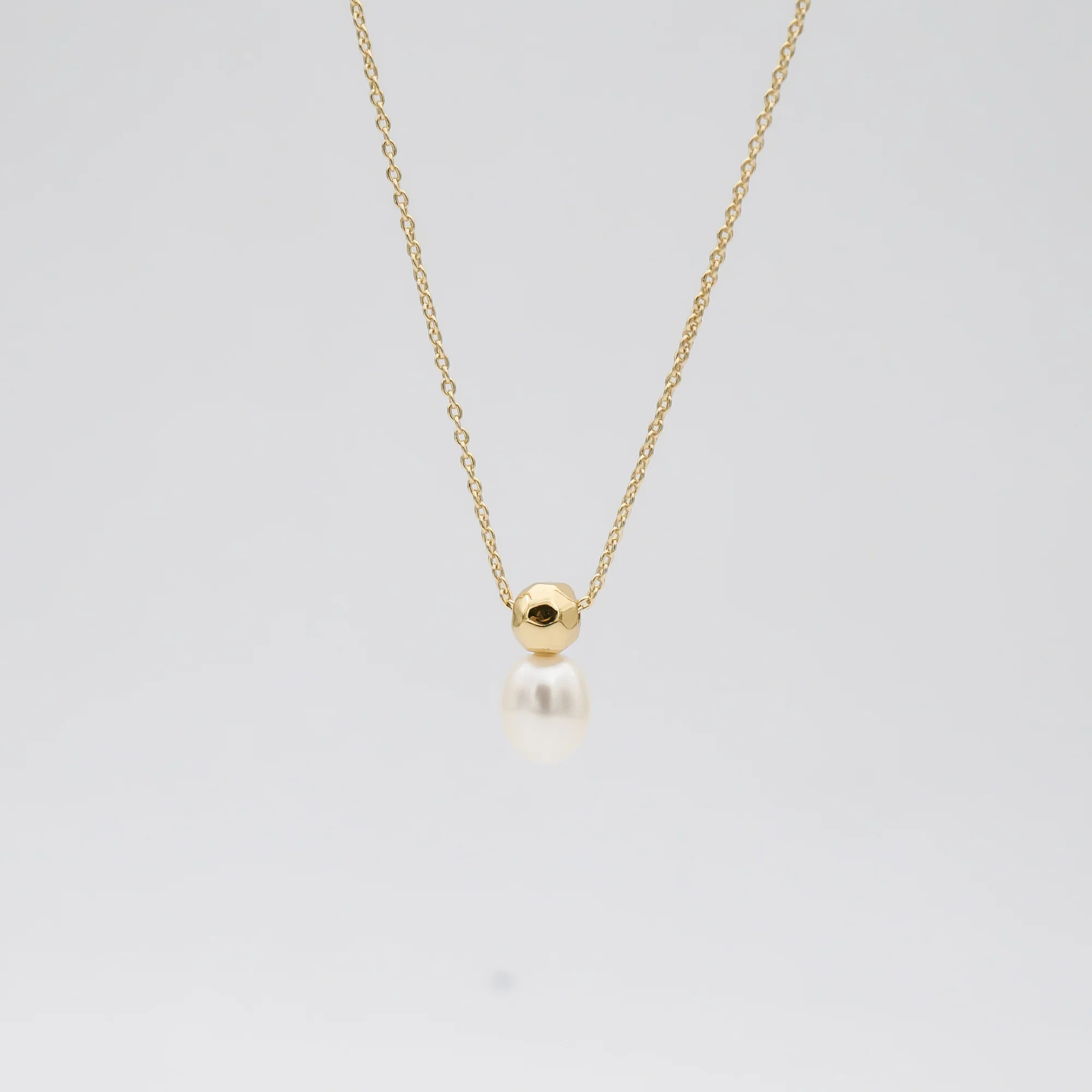 Dara Pearl Drop Necklace - Image 3